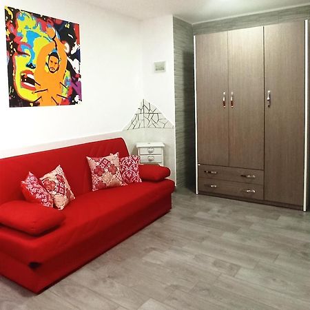 Napoli Pop Chiaia Apartment ภายนอก รูปภาพ