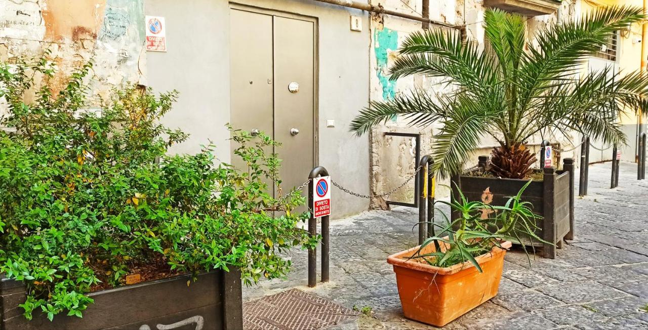 Napoli Pop Chiaia Apartment ภายนอก รูปภาพ