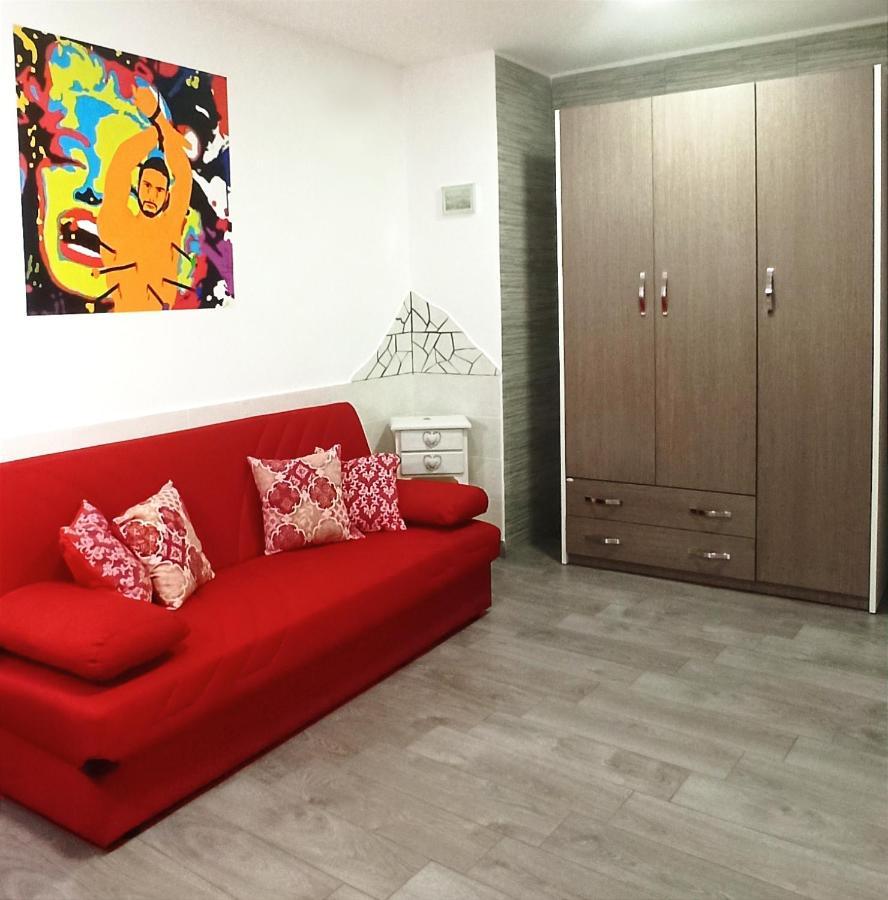 Napoli Pop Chiaia Apartment ภายนอก รูปภาพ