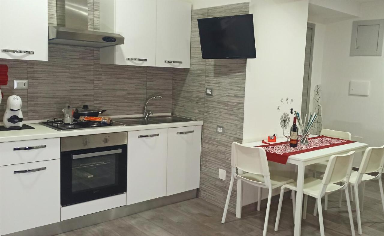 Napoli Pop Chiaia Apartment ภายนอก รูปภาพ